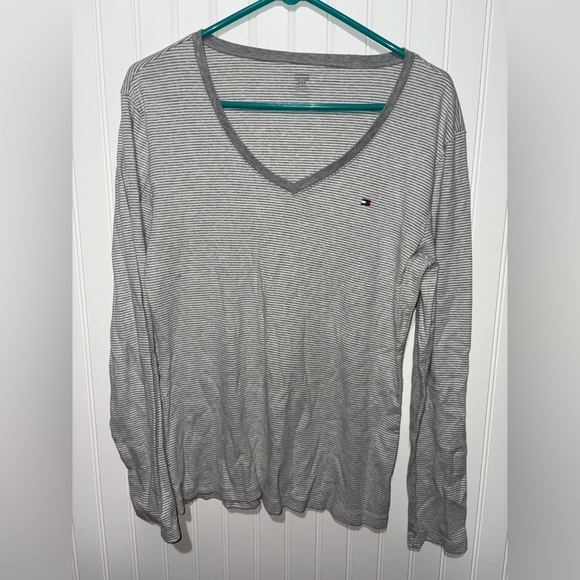 Tommy Hilfiger Casual Tee| Size XL - Picture 1 of 3